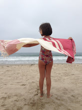 Load image into Gallery viewer, Asymmetric Flat Weave Towels
